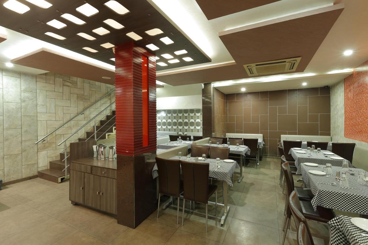 Hotel Good Night Ahmedabad Bagian luar foto