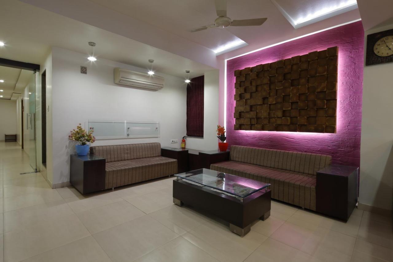 Hotel Good Night Ahmedabad Bagian luar foto