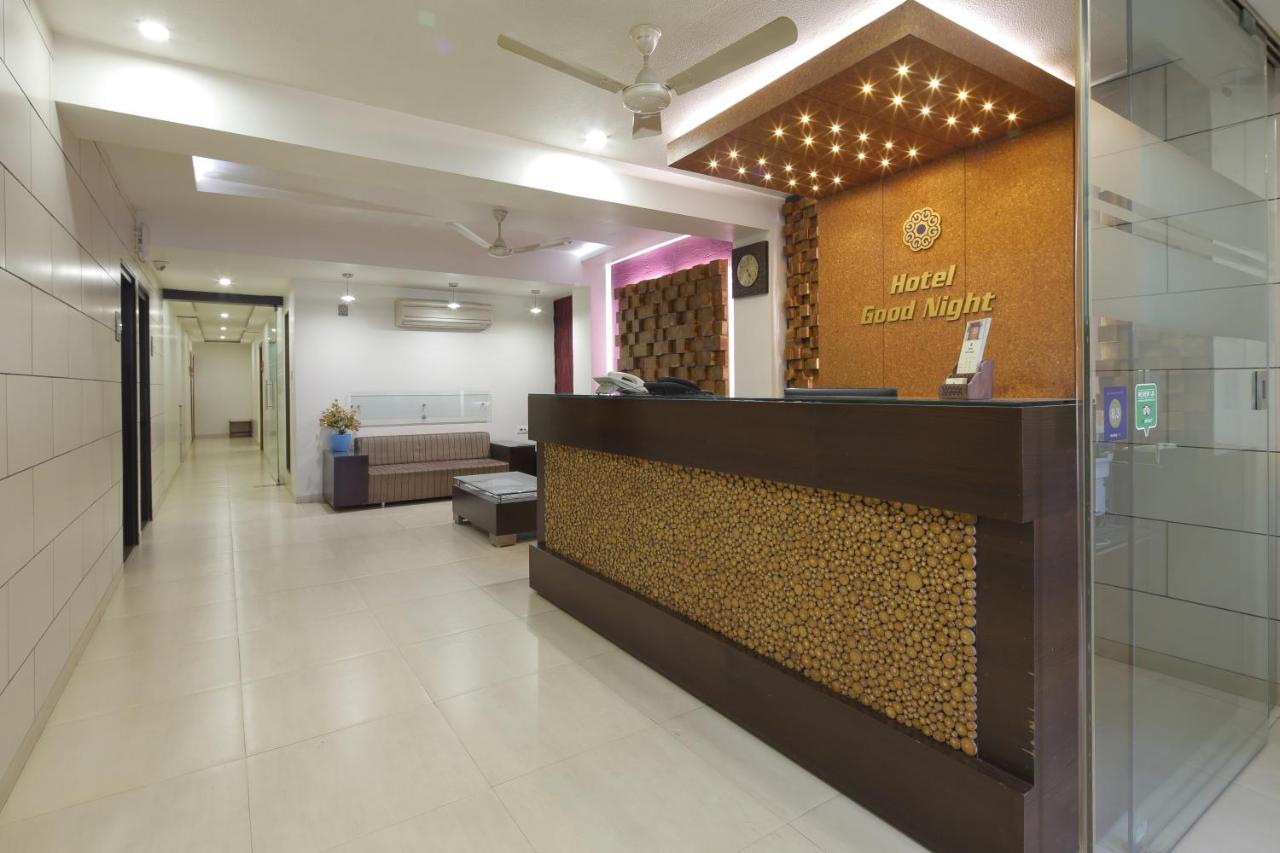 Hotel Good Night Ahmedabad Bagian luar foto