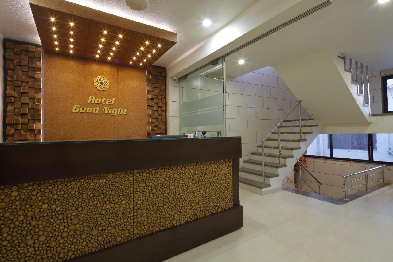 Hotel Good Night Ahmedabad Bagian luar foto