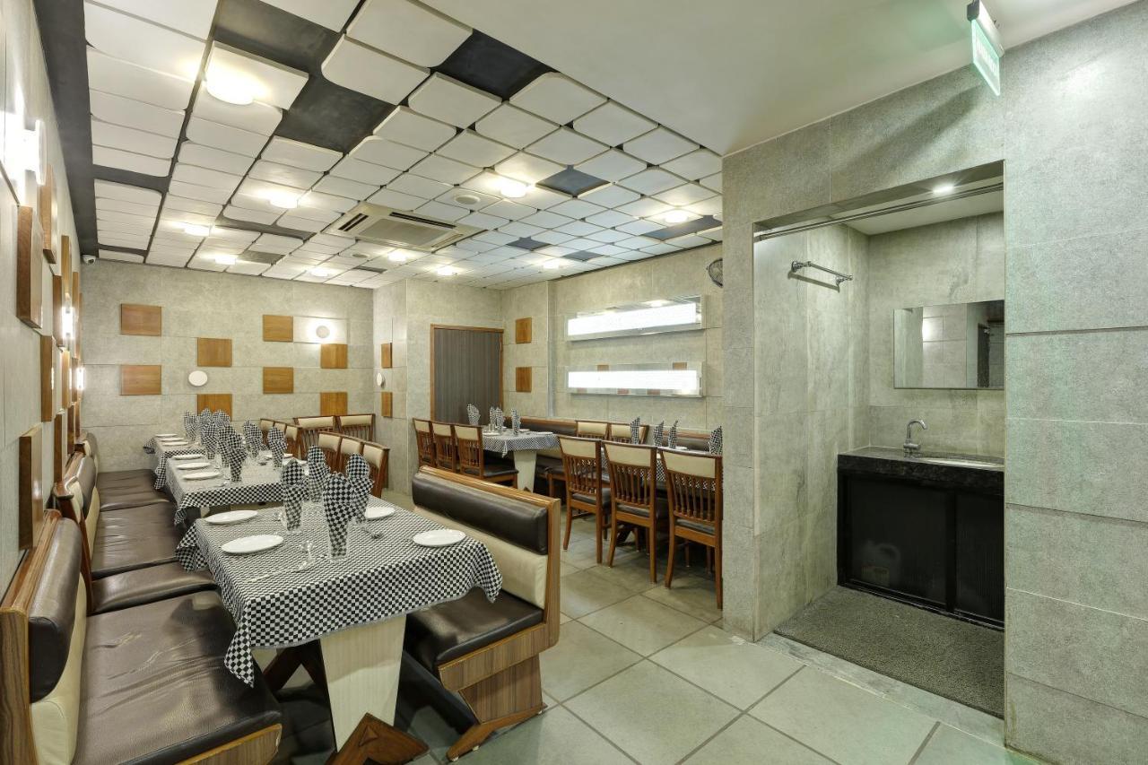 Hotel Good Night Ahmedabad Bagian luar foto