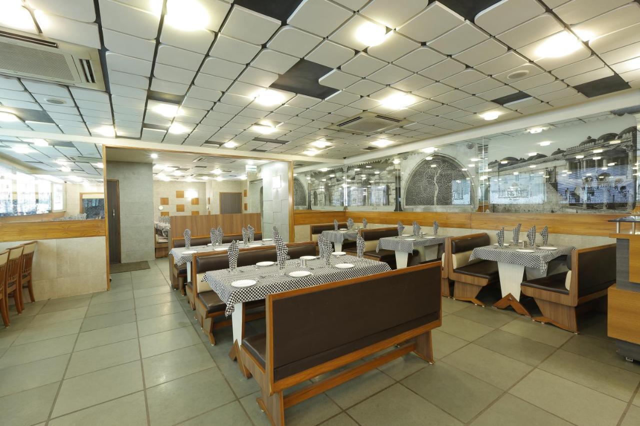 Hotel Good Night Ahmedabad Bagian luar foto