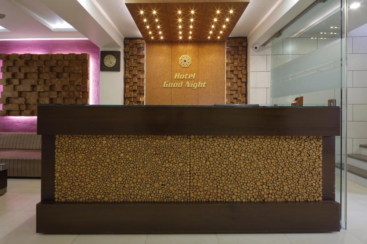 Hotel Good Night Ahmedabad Bagian luar foto