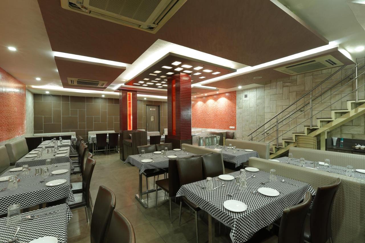 Hotel Good Night Ahmedabad Bagian luar foto