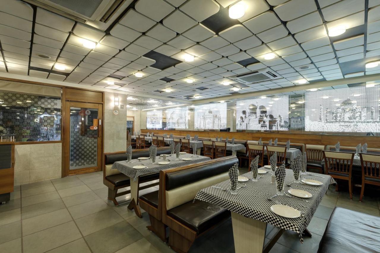Hotel Good Night Ahmedabad Bagian luar foto