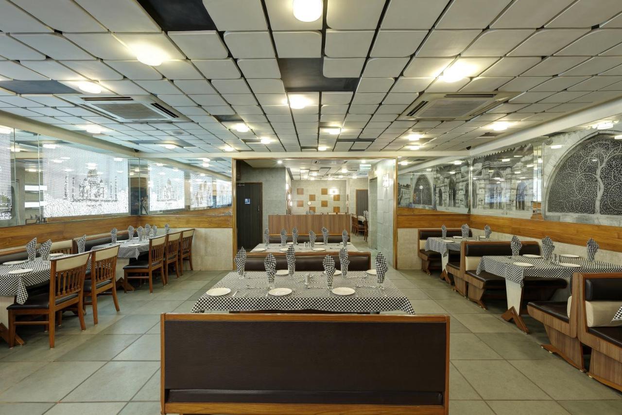 Hotel Good Night Ahmedabad Bagian luar foto