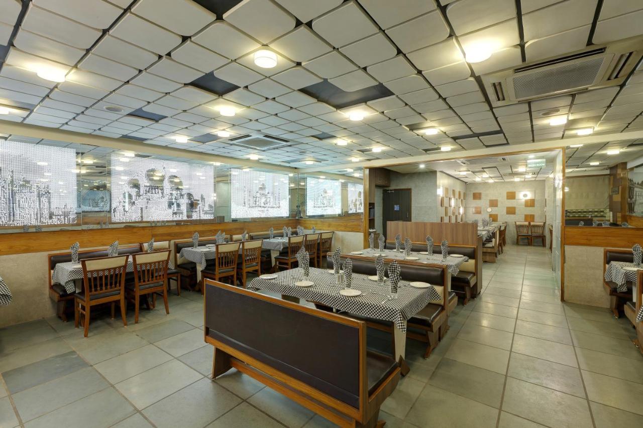 Hotel Good Night Ahmedabad Bagian luar foto