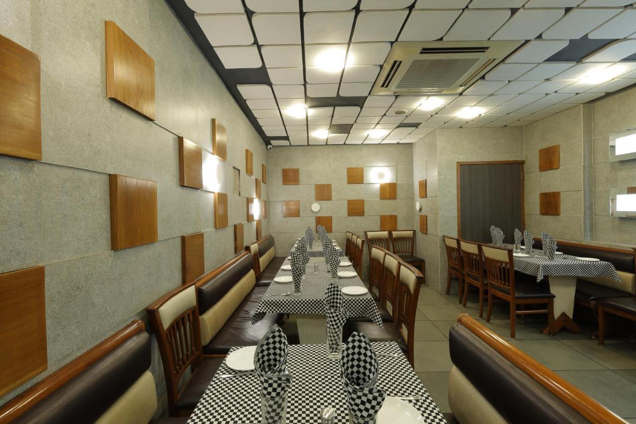 Hotel Good Night Ahmedabad Bagian luar foto