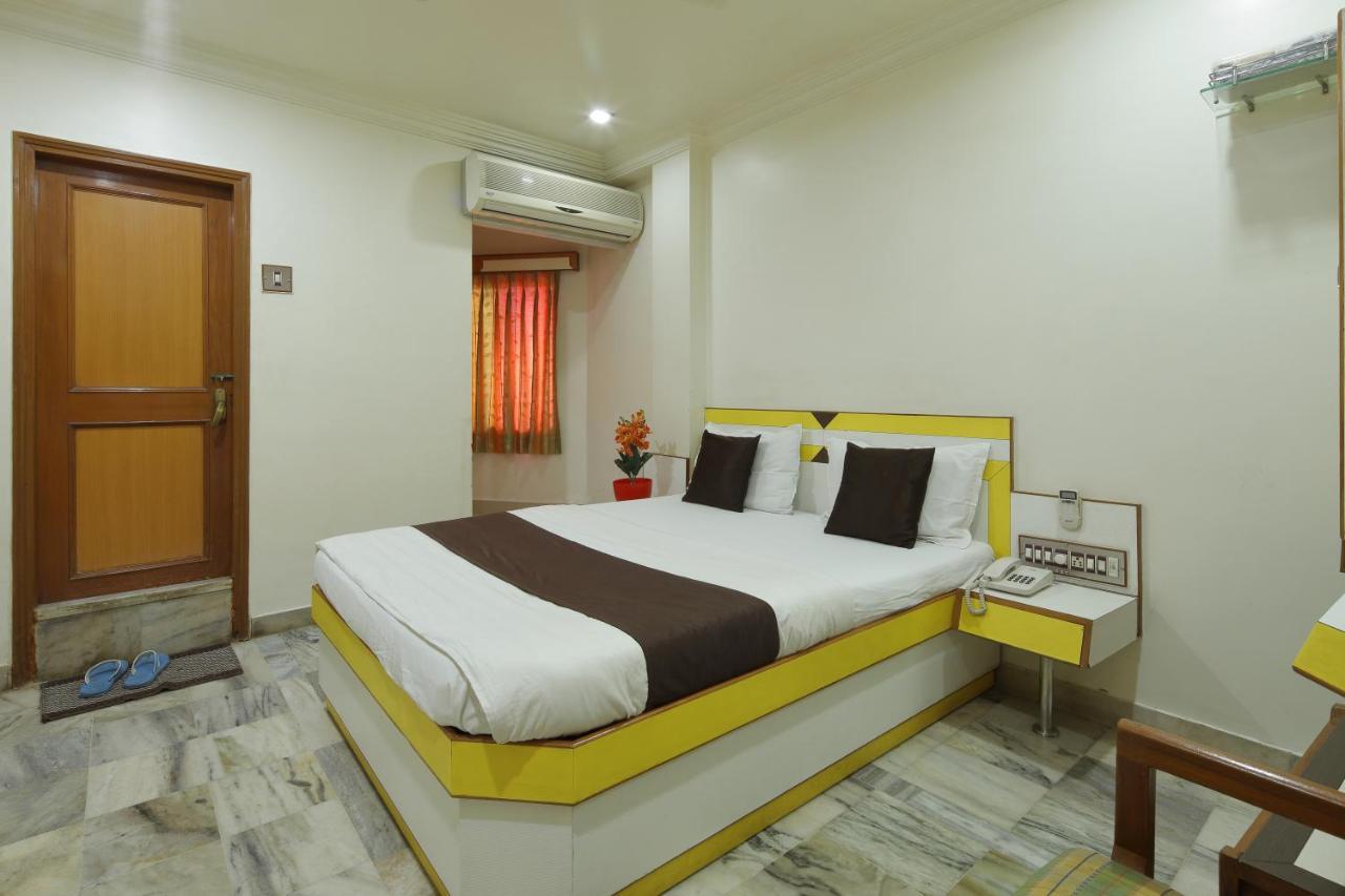Hotel Good Night Ahmedabad Bagian luar foto