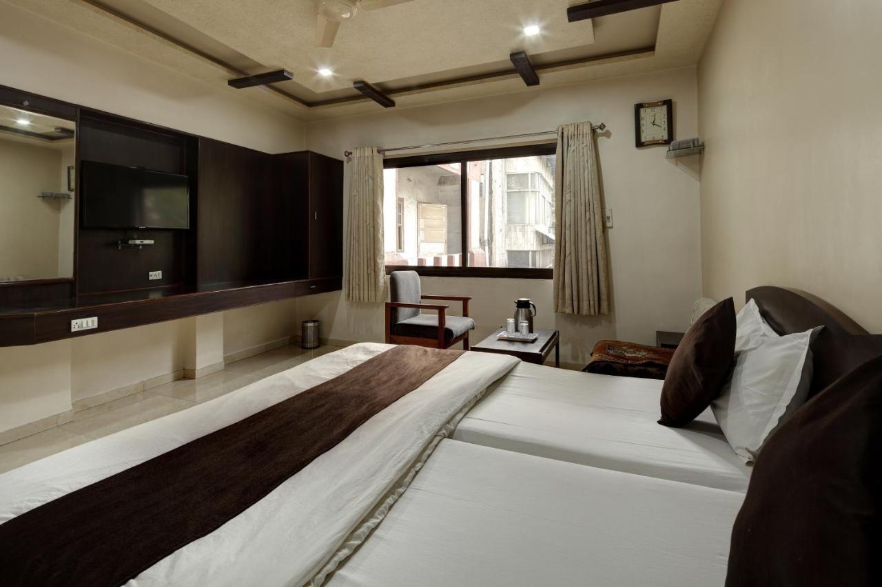 Hotel Good Night Ahmedabad Bagian luar foto
