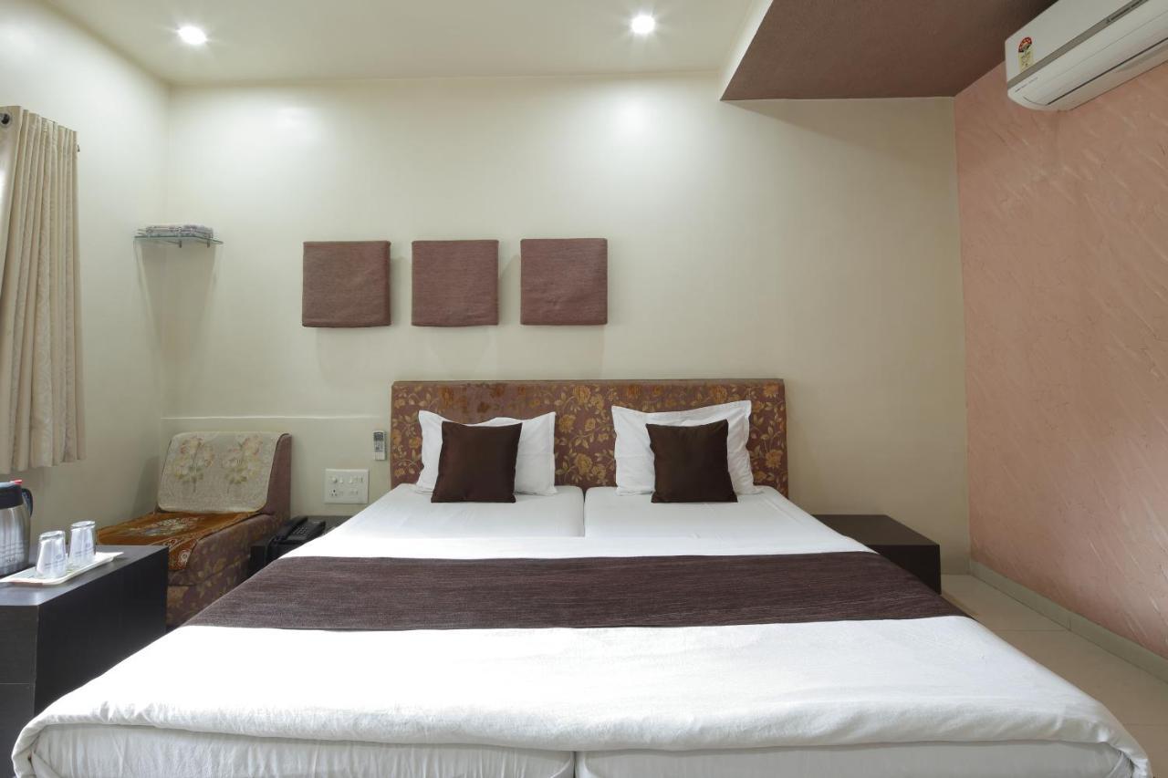 Hotel Good Night Ahmedabad Bagian luar foto