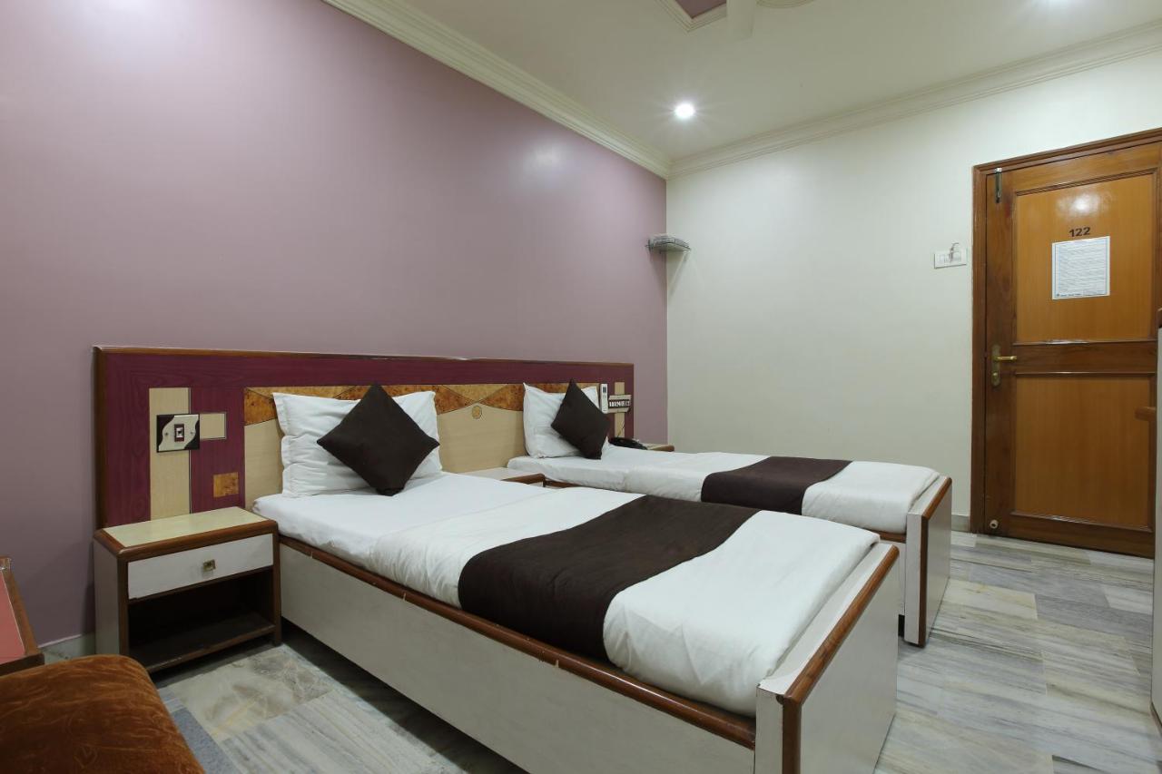 Hotel Good Night Ahmedabad Bagian luar foto