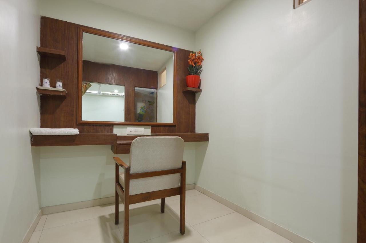Hotel Good Night Ahmedabad Bagian luar foto