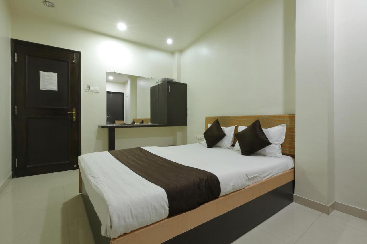 Hotel Good Night Ahmedabad Bagian luar foto