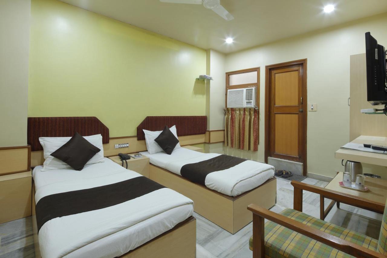 Hotel Good Night Ahmedabad Bagian luar foto