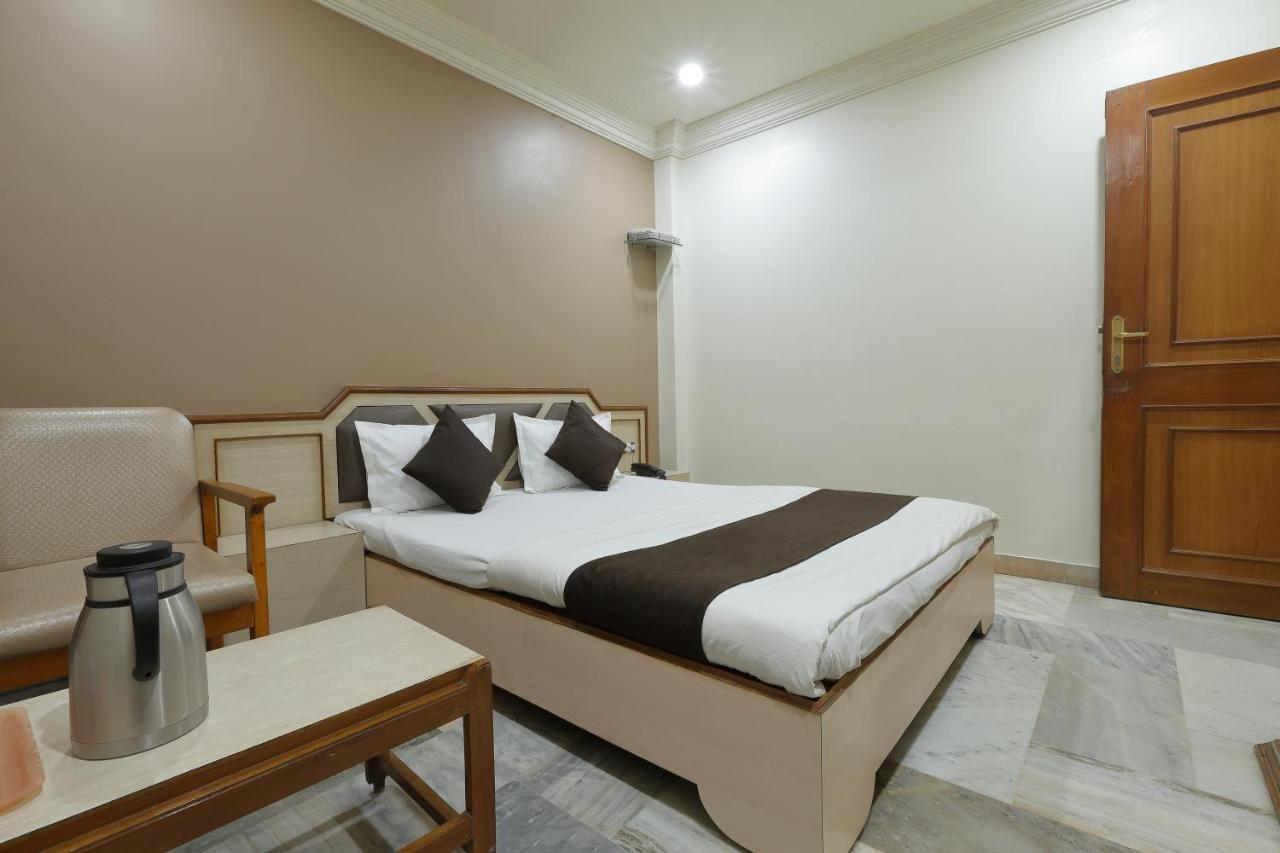 Hotel Good Night Ahmedabad Bagian luar foto