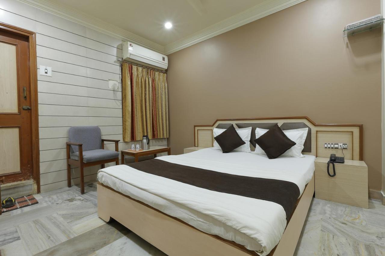 Hotel Good Night Ahmedabad Bagian luar foto
