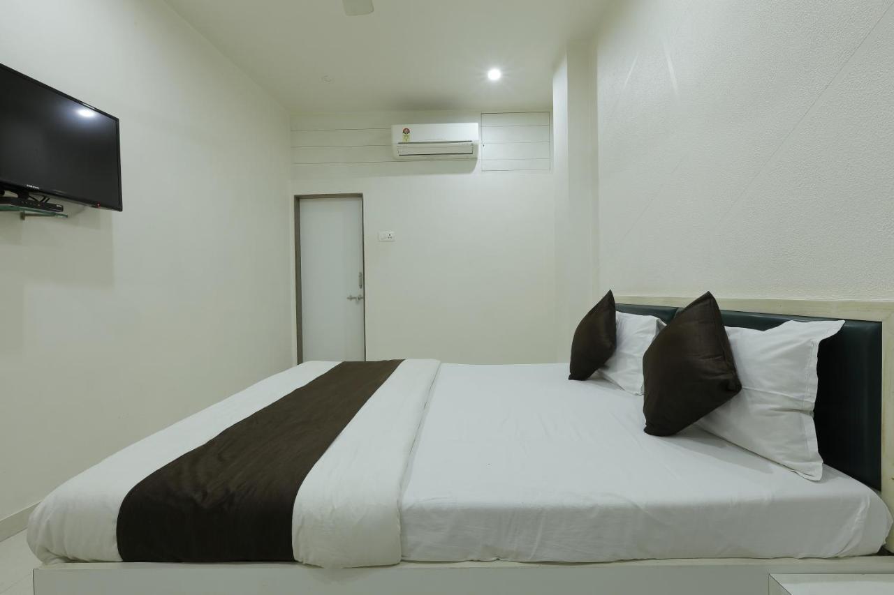 Hotel Good Night Ahmedabad Bagian luar foto