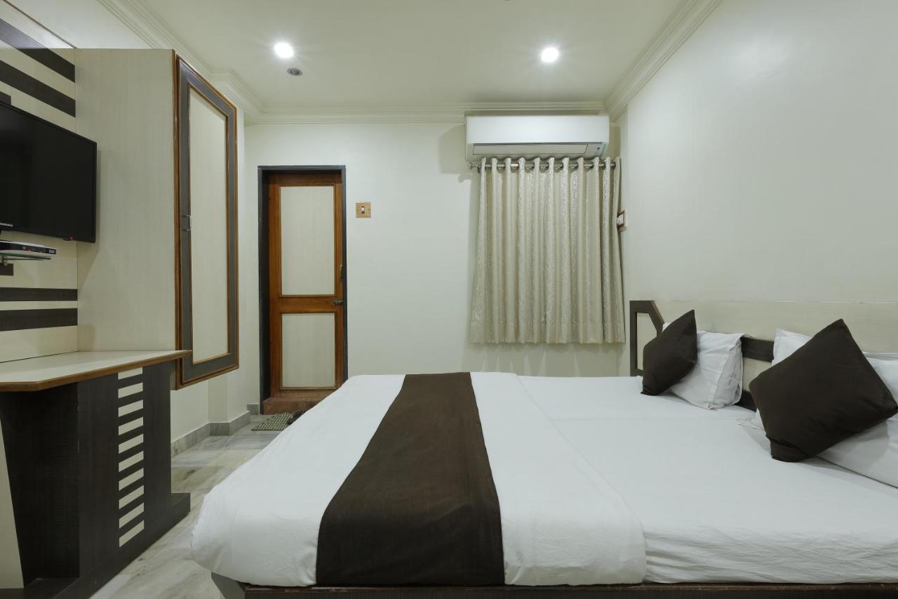 Hotel Good Night Ahmedabad Bagian luar foto