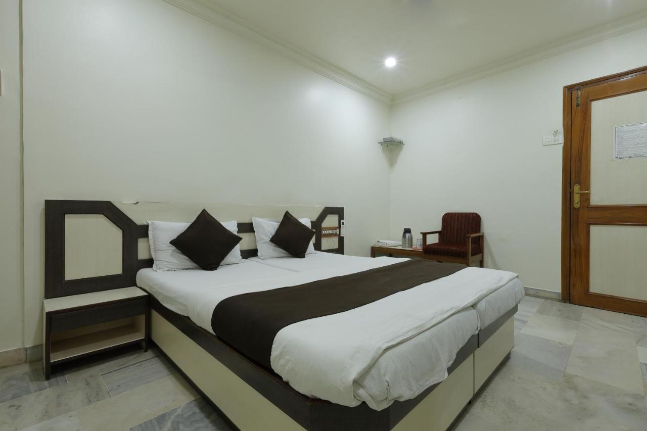 Hotel Good Night Ahmedabad Bagian luar foto