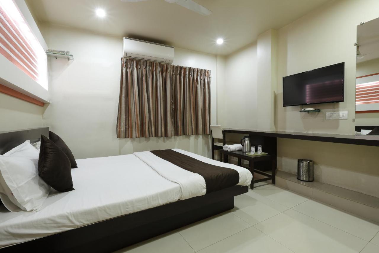 Hotel Good Night Ahmedabad Bagian luar foto