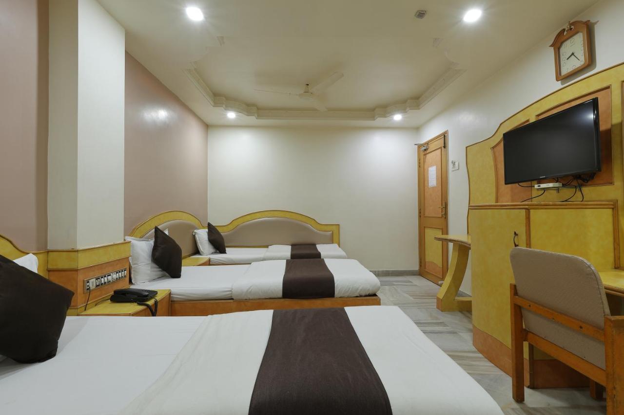 Hotel Good Night Ahmedabad Bagian luar foto