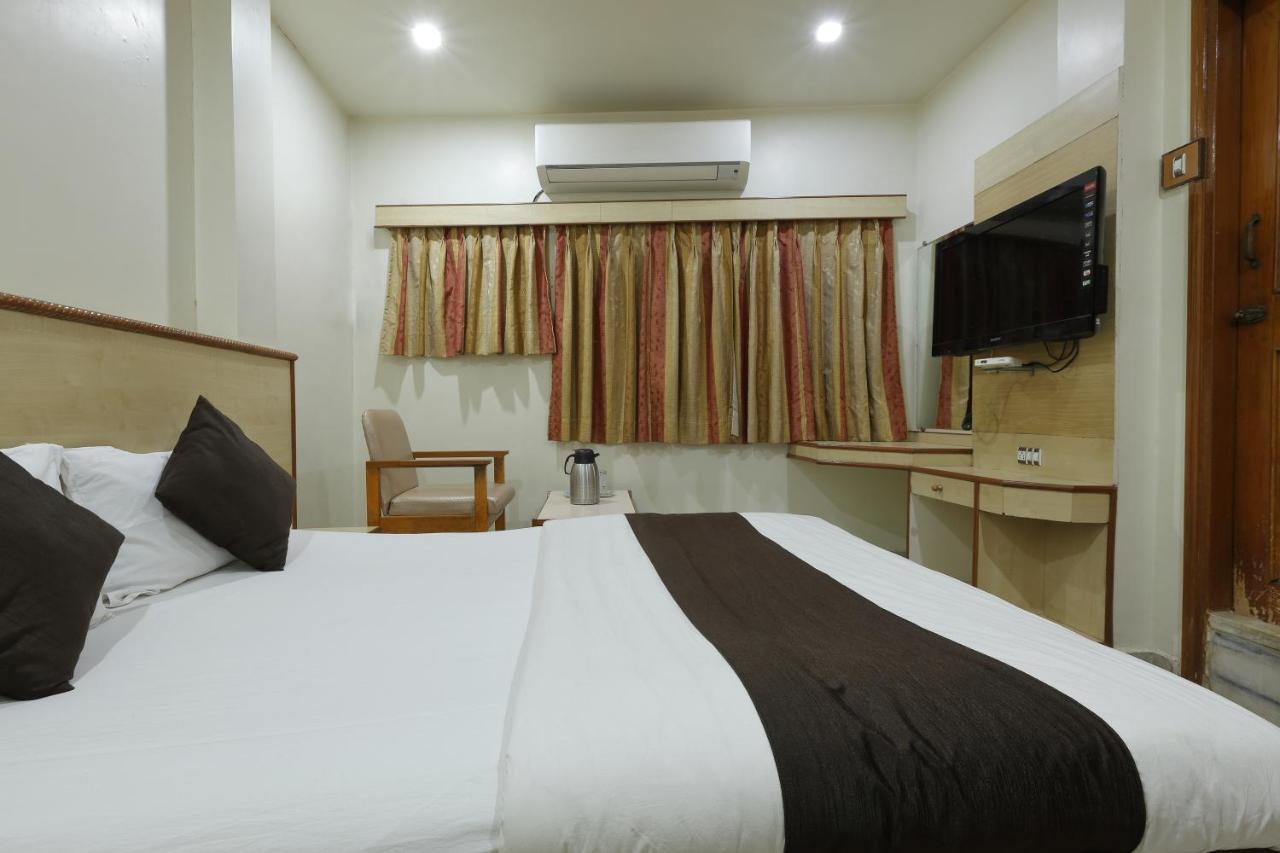 Hotel Good Night Ahmedabad Bagian luar foto