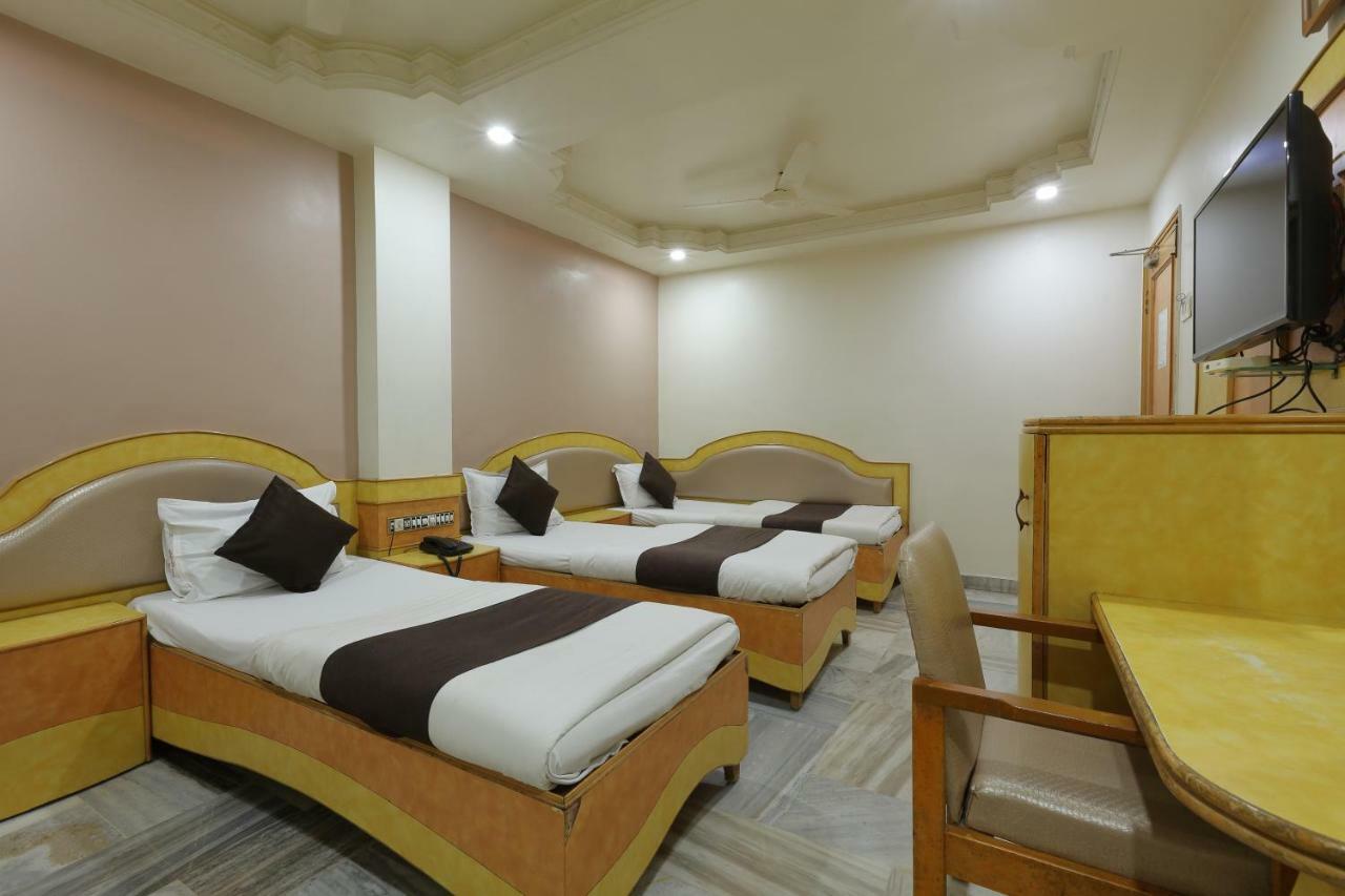 Hotel Good Night Ahmedabad Bagian luar foto